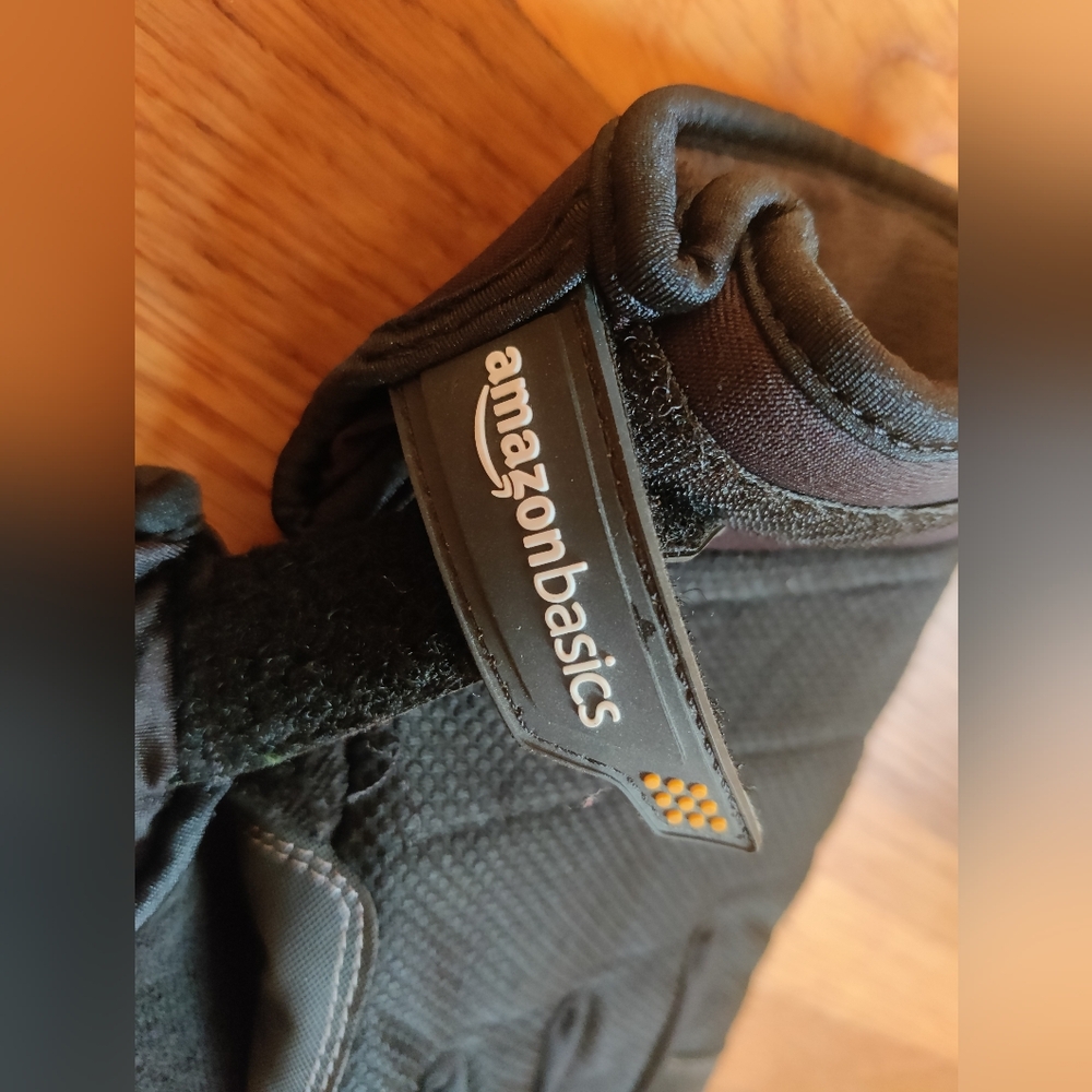 Amazon Basics Black Performance Gloves - image 3